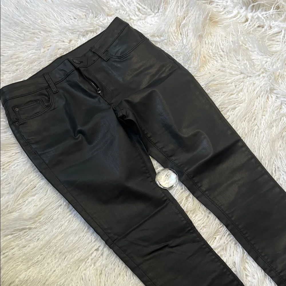 * Shiny Black Skinny Jeans